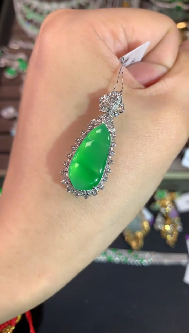 【闪购商品】翡翠吊坠(不含链)18K金镶嵌A644|19800