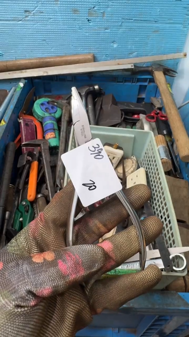 红*家用五金工具一个