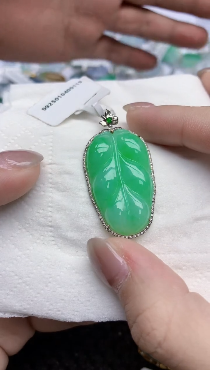 【闪购商品】翡翠颈饰18K金镶嵌天然翡翠A货