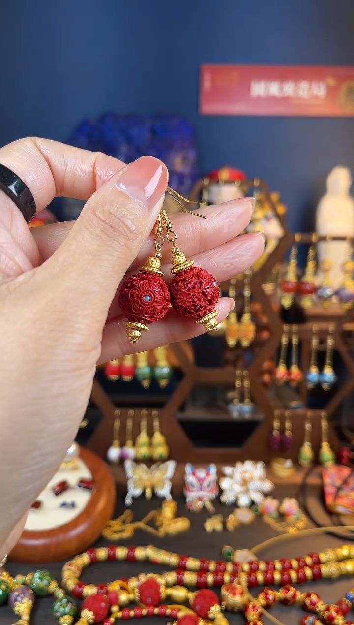 【闪购商品】红红满雕工设计师款耳钩