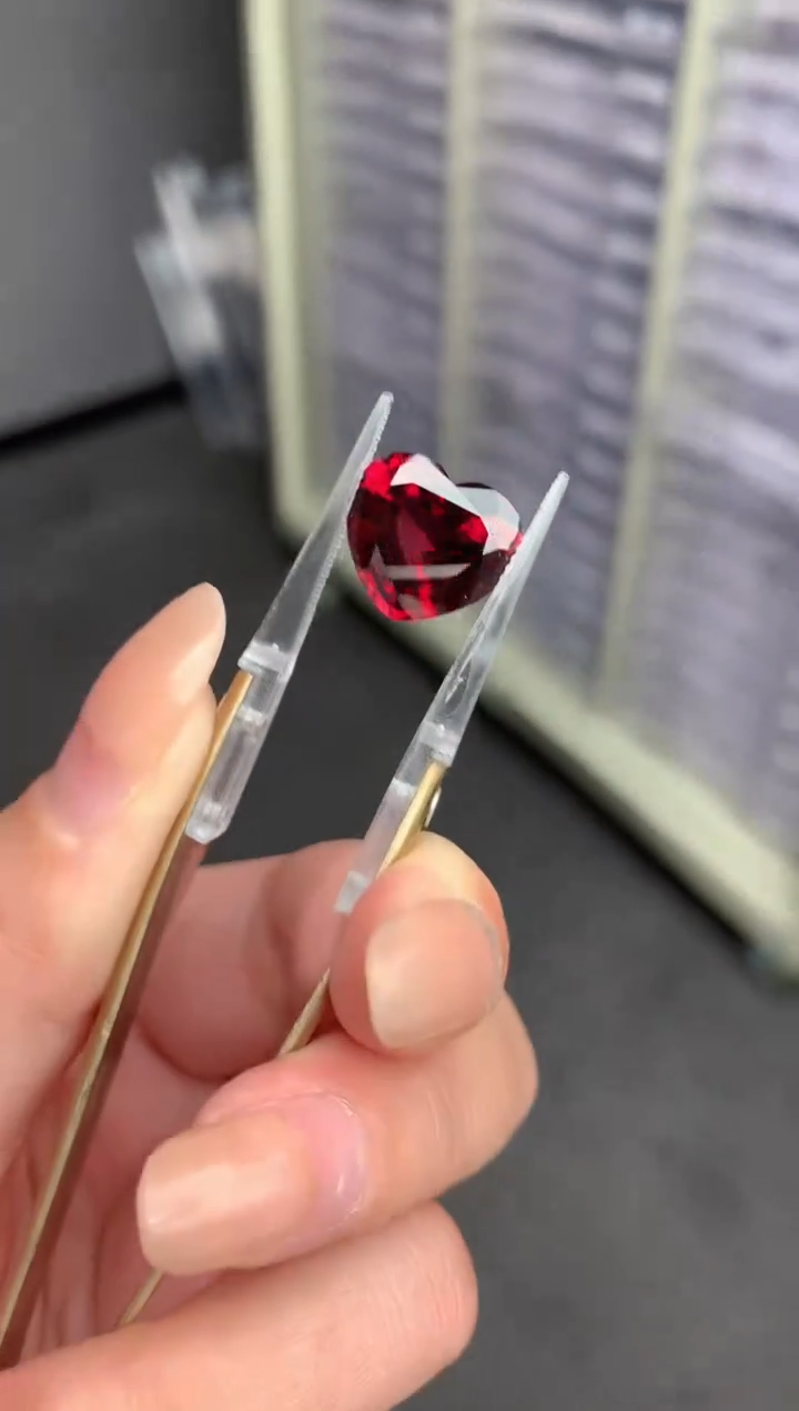 【闪购商品】石榴石裸石未镶嵌9ct镁铝榴石