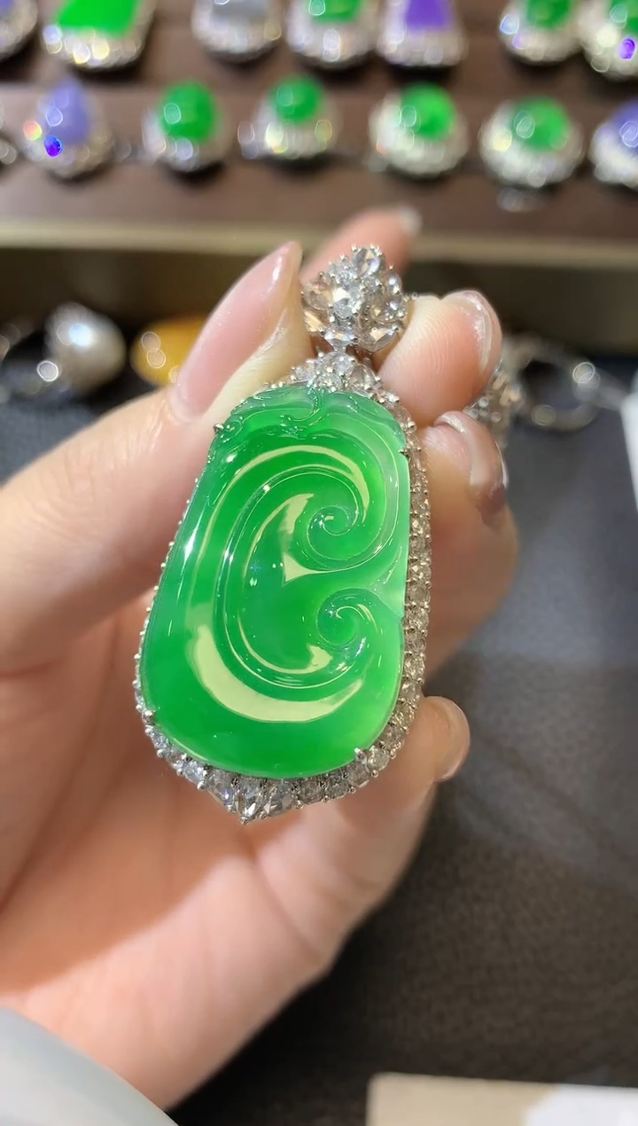 【闪购商品】翡翠吊坠(不含链)18K金镶嵌C75翡翠