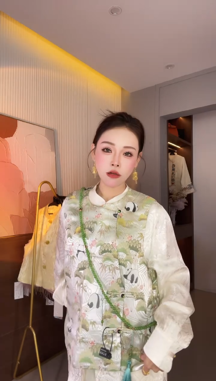 10999 M90-110熊猫马甲 