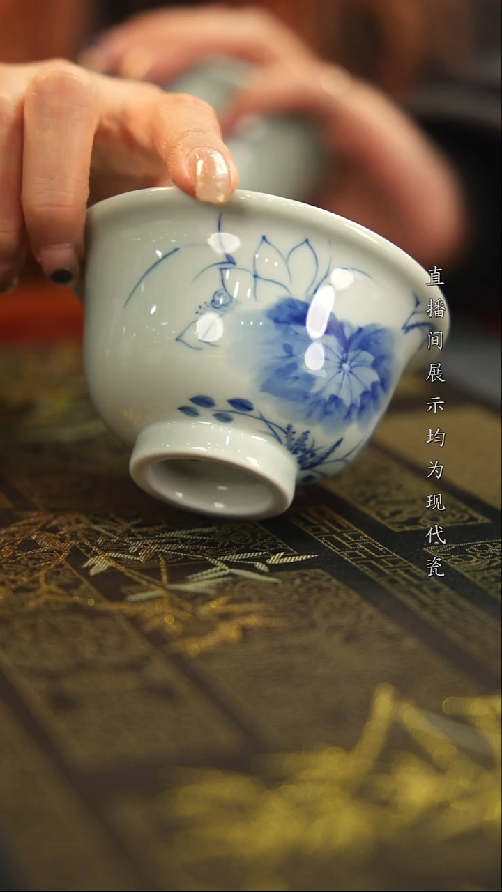 杯子瓷青花荷花压手杯