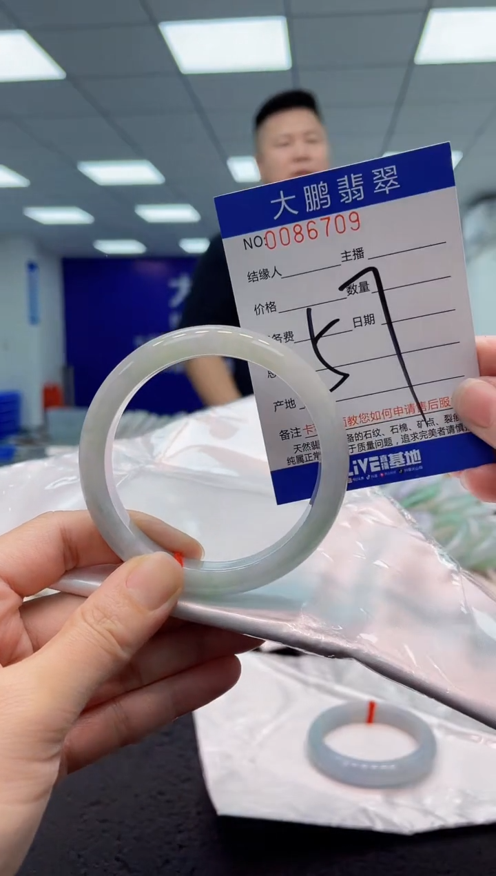 【闪购商品】翡翠手镯未镶嵌AAAAAAAAAA