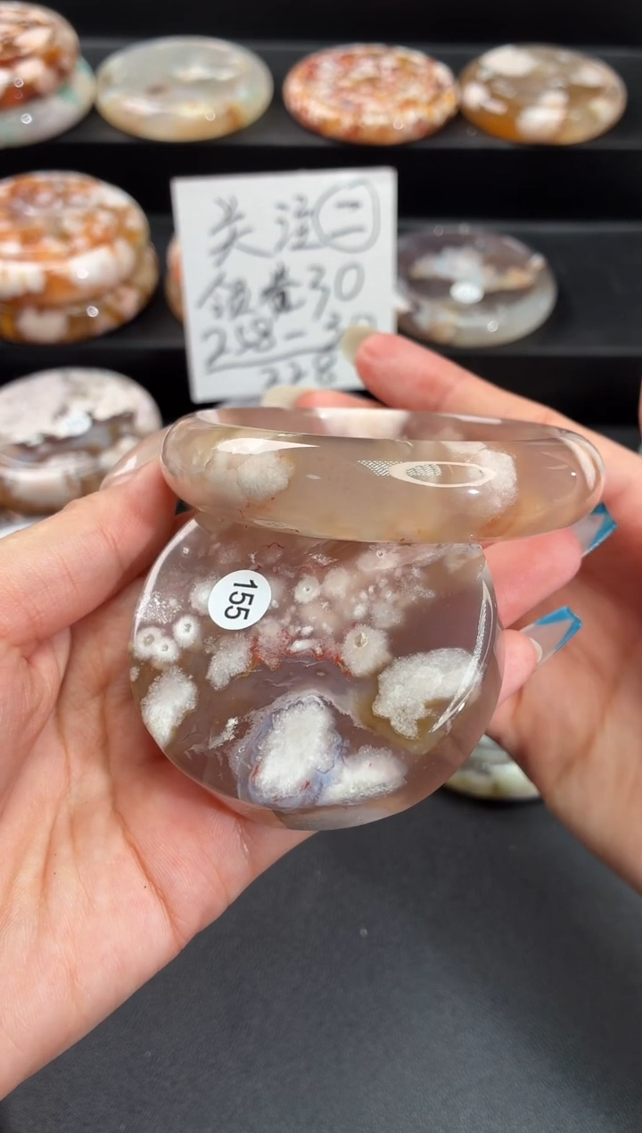手镯玛瑙/玉髓未镶嵌嘴****吻石英质玉59圈59/60带(赠送镯心)