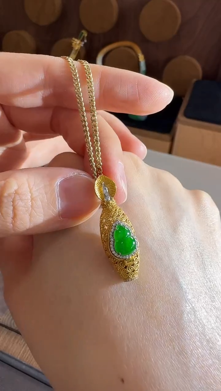 吊坠(不含链)18K金镶嵌翡翠吊坠
