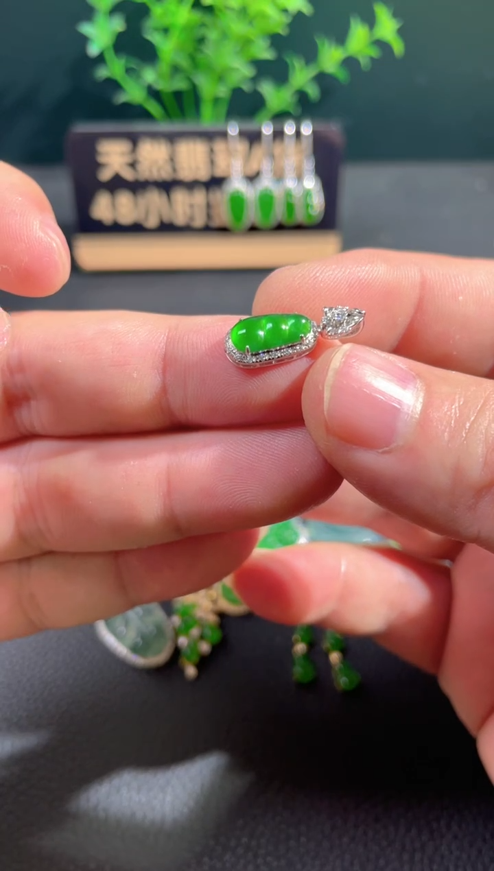 【闪购商品】翡翠颈饰18K金镶嵌翡翠