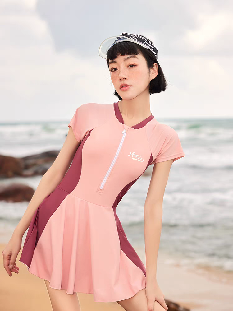 泳衣女夏2025新款学生保守遮肉显瘦裙式连体胖mm大码泡温泉游泳装