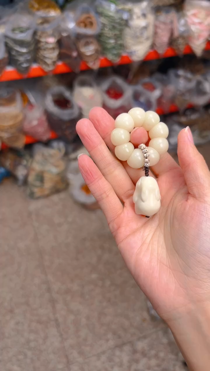 吊坠菩提根/象牙果荔枝栋手捻  白色兔