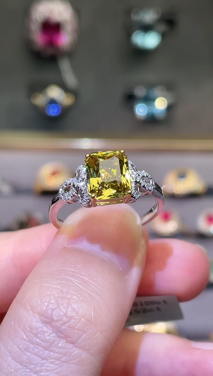 彩色蓝宝石戒指18K金镶嵌/金绿蓝宝/2.01ct