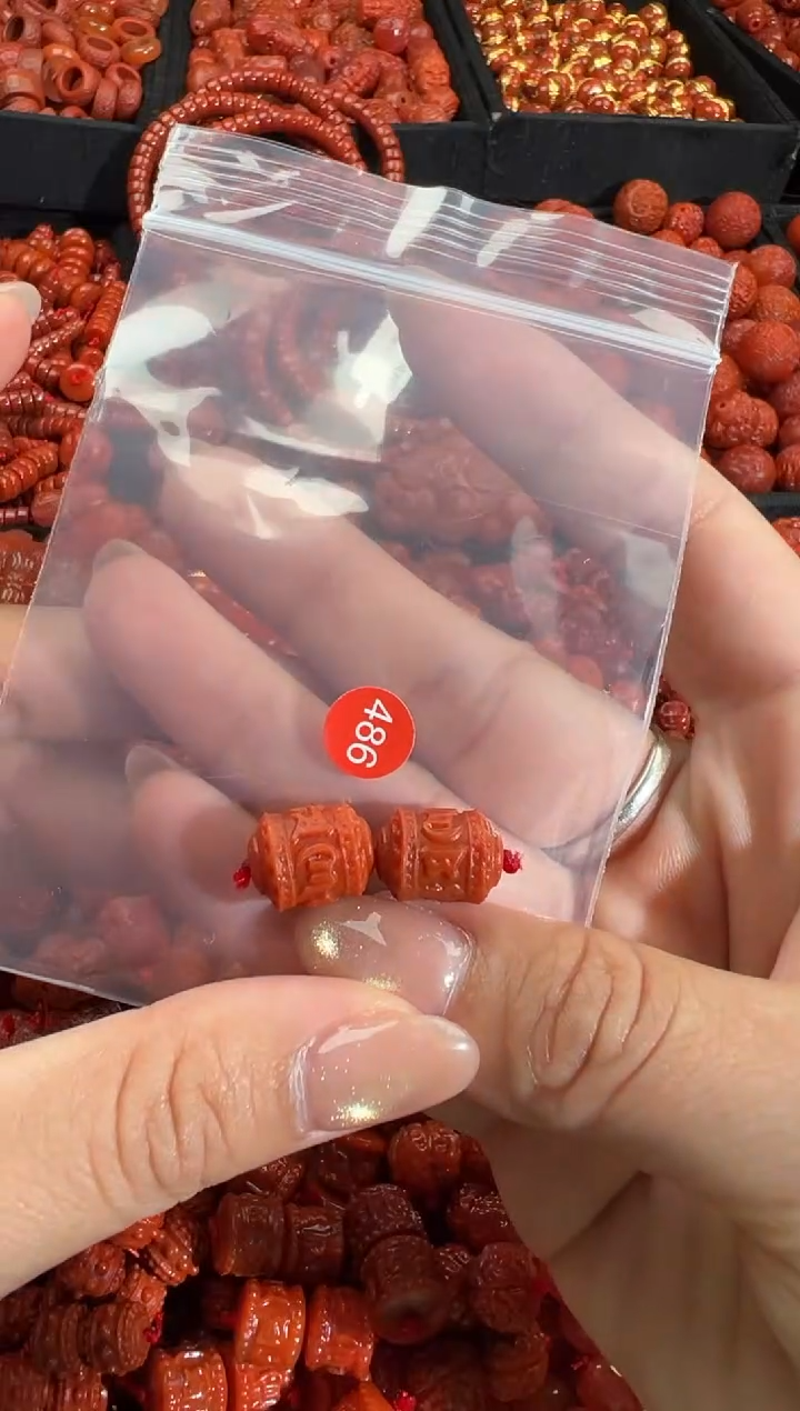 南红玛瑙未镶嵌颈饰1