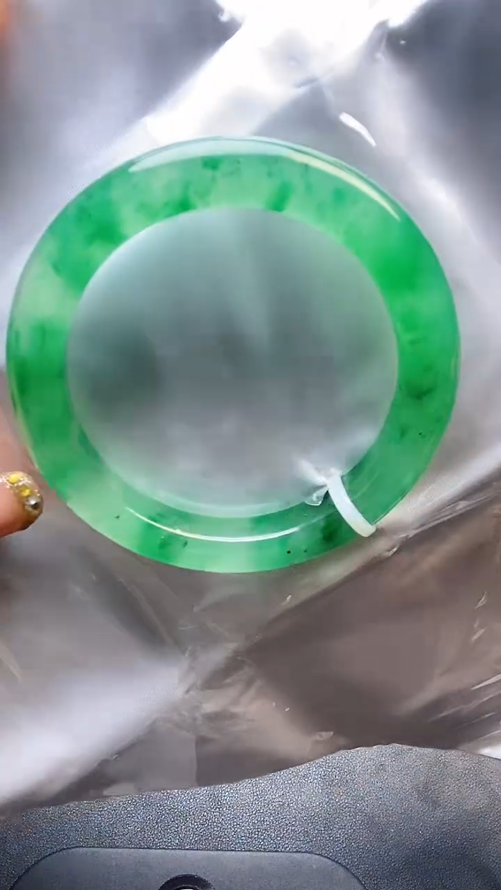 石英质玉（非洲翠）手镯未镶嵌18