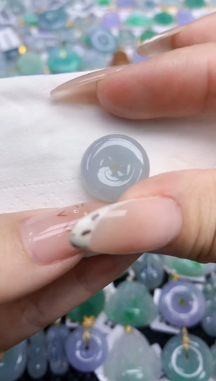 翡翠未镶嵌颈饰   天然翡翠A货