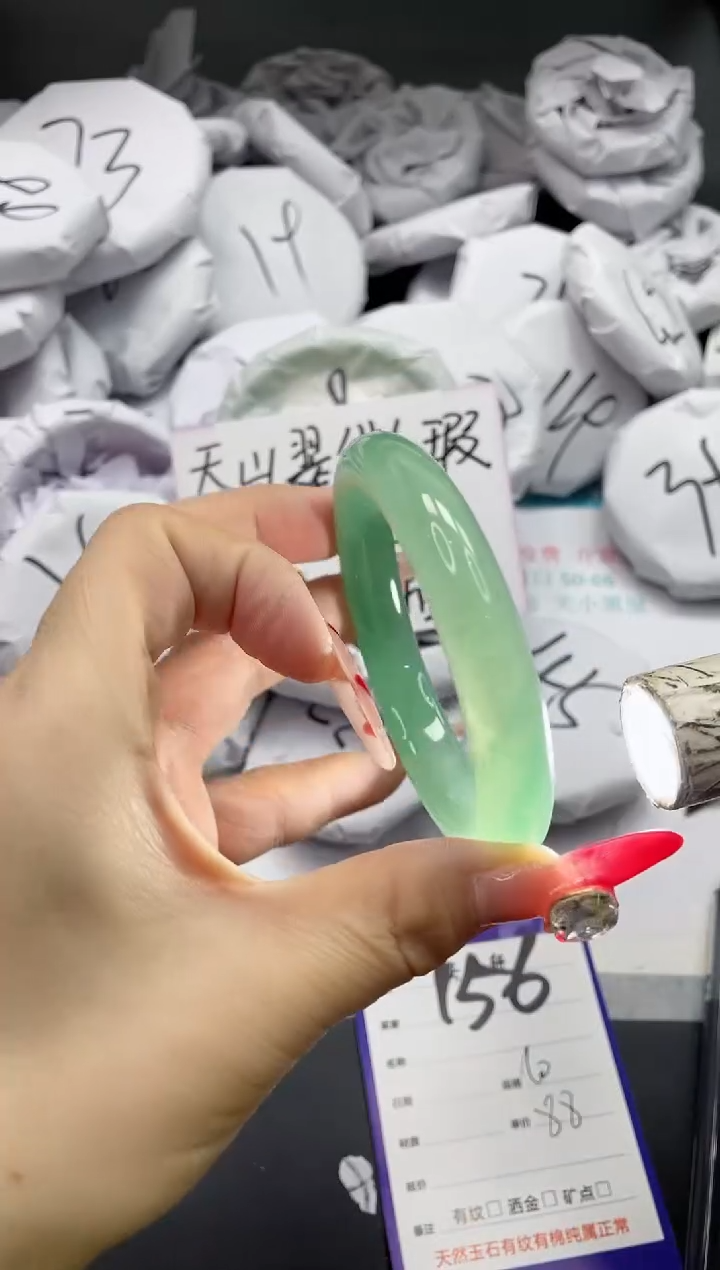 【闪购商品】石英质玉手镯未镶嵌156