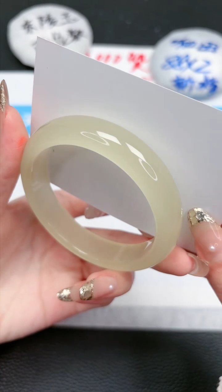 【闪购商品】石英质玉手镯未镶嵌22-59.3