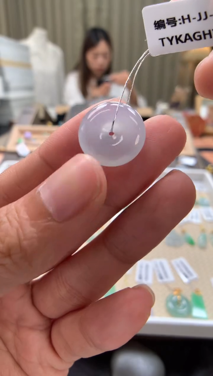 翡翠未镶嵌颈饰平安扣