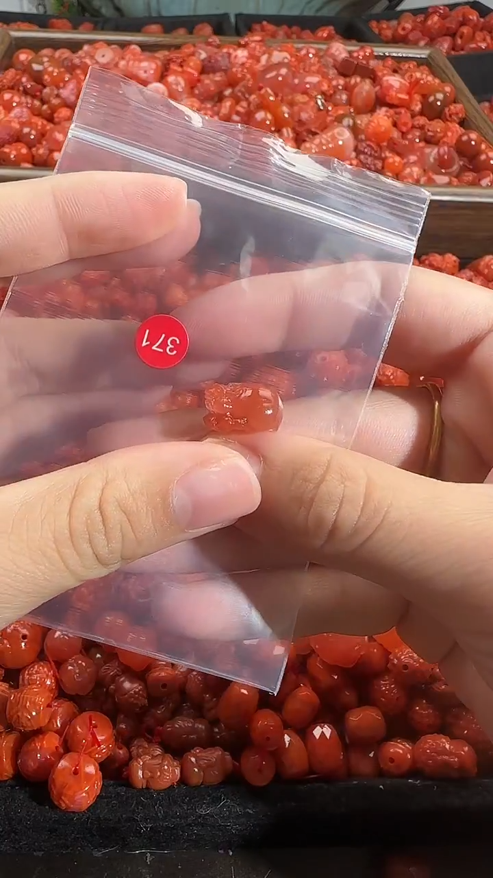 颈饰未镶嵌南红玛瑙1