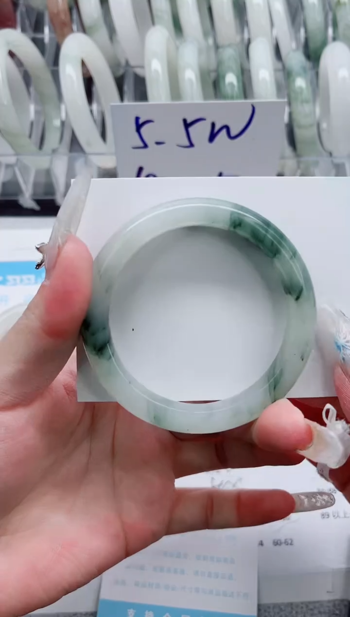 【闪购商品】石英质玉手镯未镶嵌A222-54.6