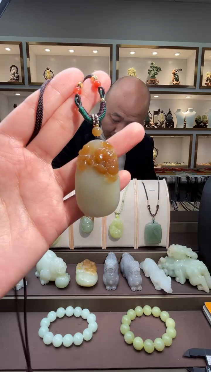 颈饰未镶嵌和田玉苏