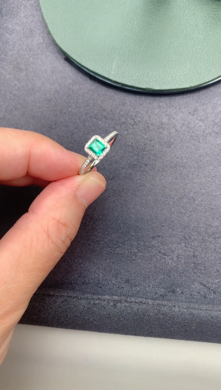 祖母绿戒指18K金镶嵌0.35ct祖母绿  BD