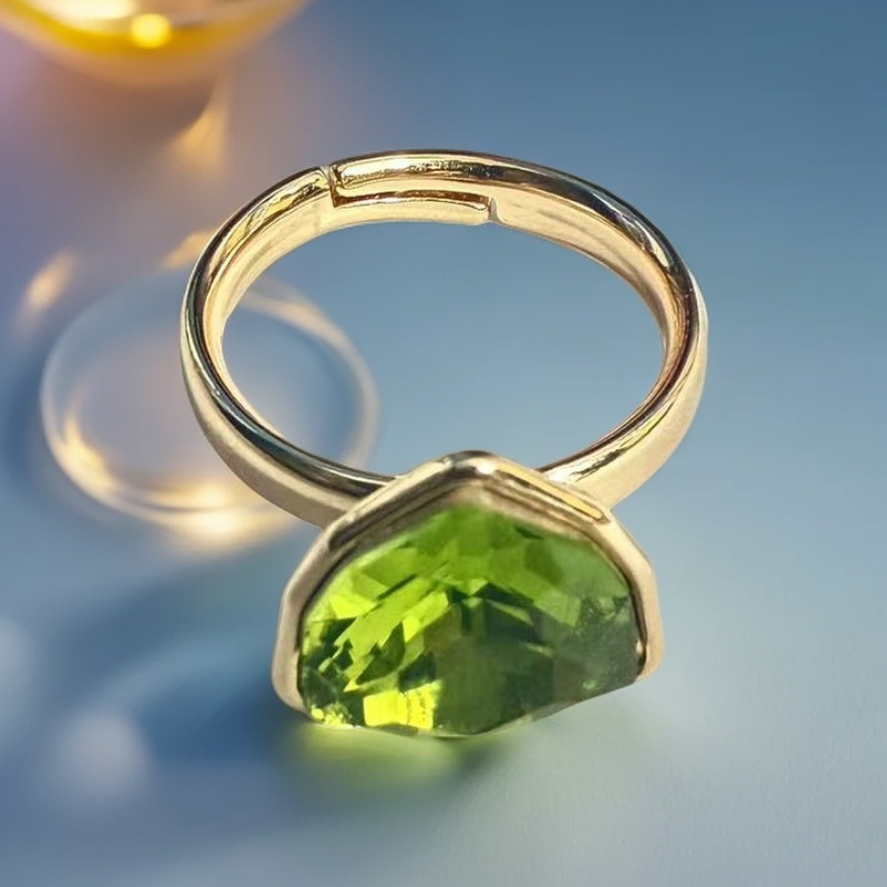 绿戒指盾形守护黄底款b52