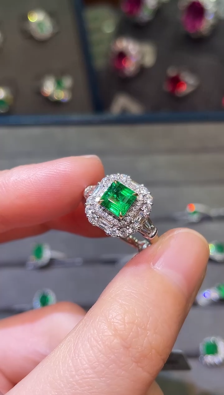 【闪购商品】祖母绿戒指18K金镶嵌/0.85ct/吉尔德