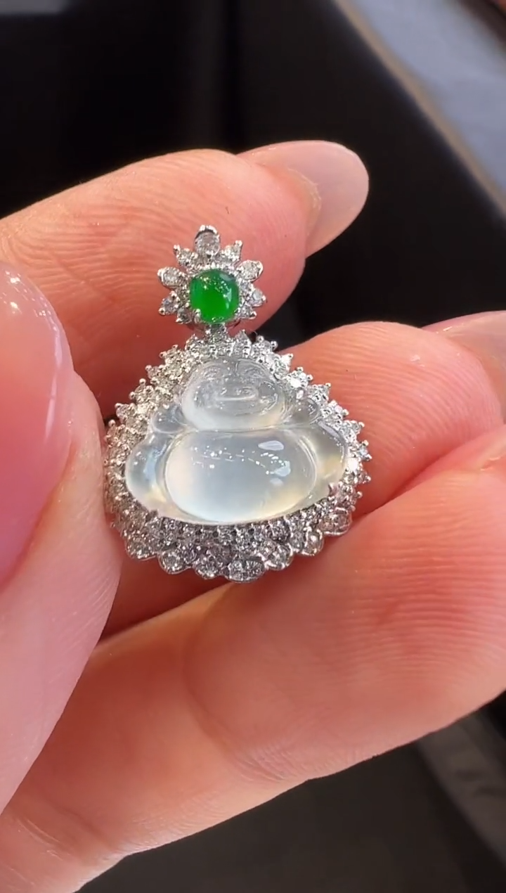 颈饰18K金镶嵌翡翠吊坠