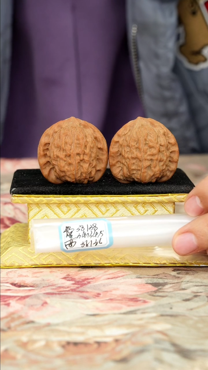 【闪购商品】文玩核桃把件非嫁接将军帽