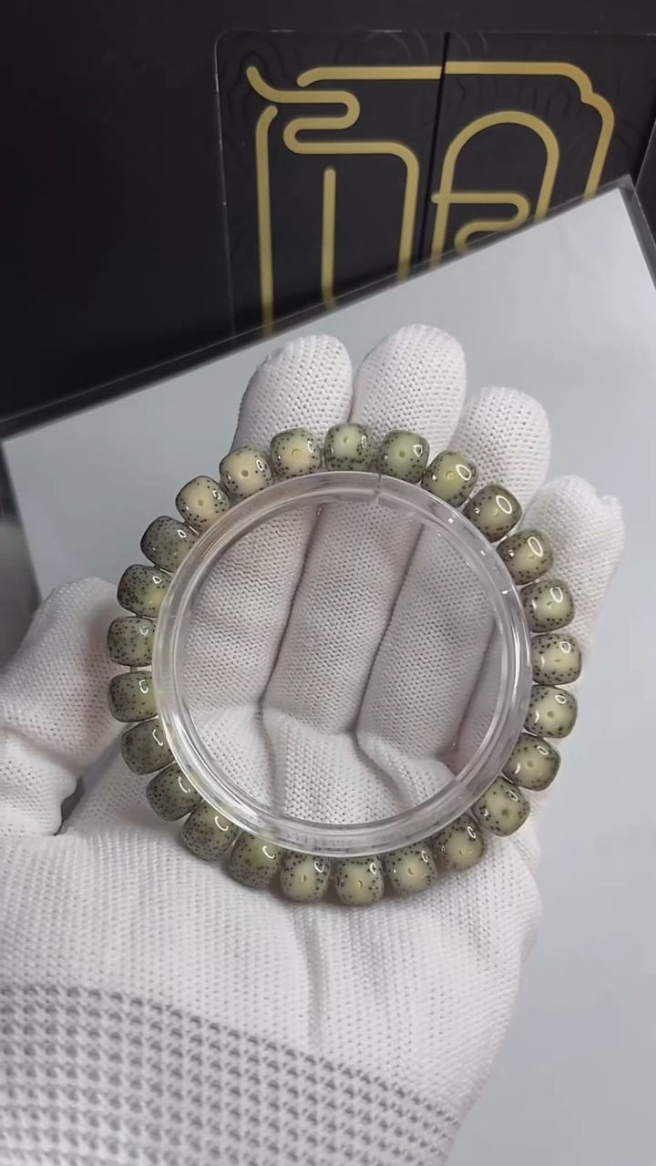 手串星月菩提小驼包9x8.a443