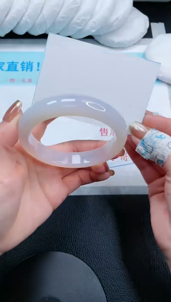 【闪购商品】石英质玉未镶嵌手镯14S110-61