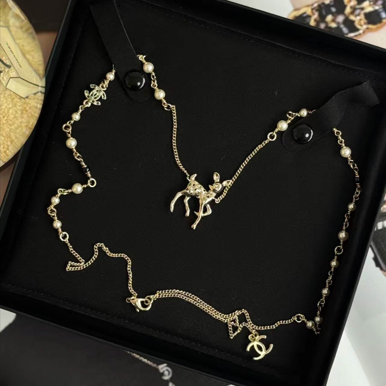 未使用 Chanel/香奈儿 汤/TP033780/26C 白绿水钻小鹿 毛衣链