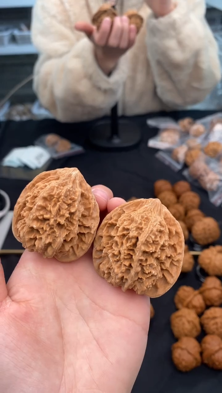 【闪购商品】文玩核桃把件满天星43-t408