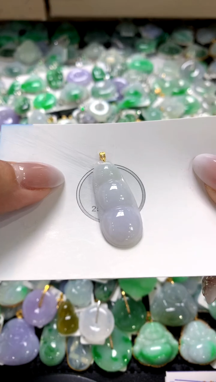 颈饰18K金镶嵌翡翠1111111111111111