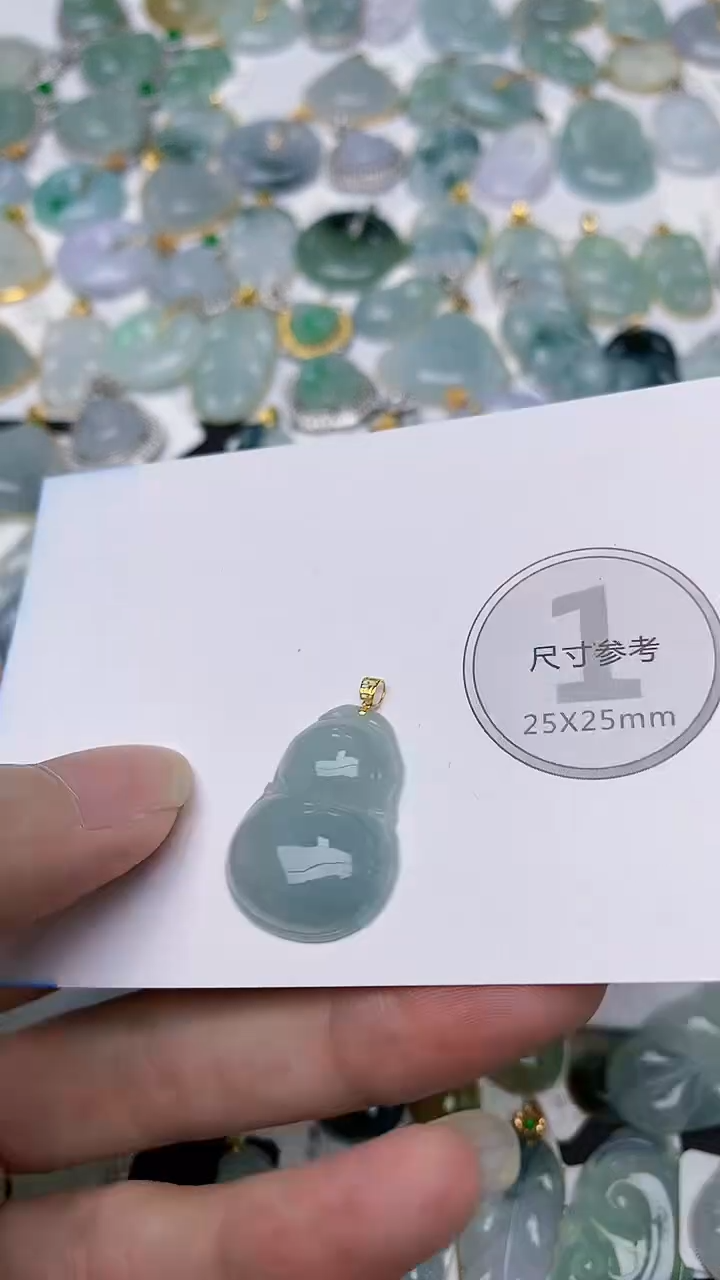 颈饰18K金镶嵌翡翠天然A货翡翠