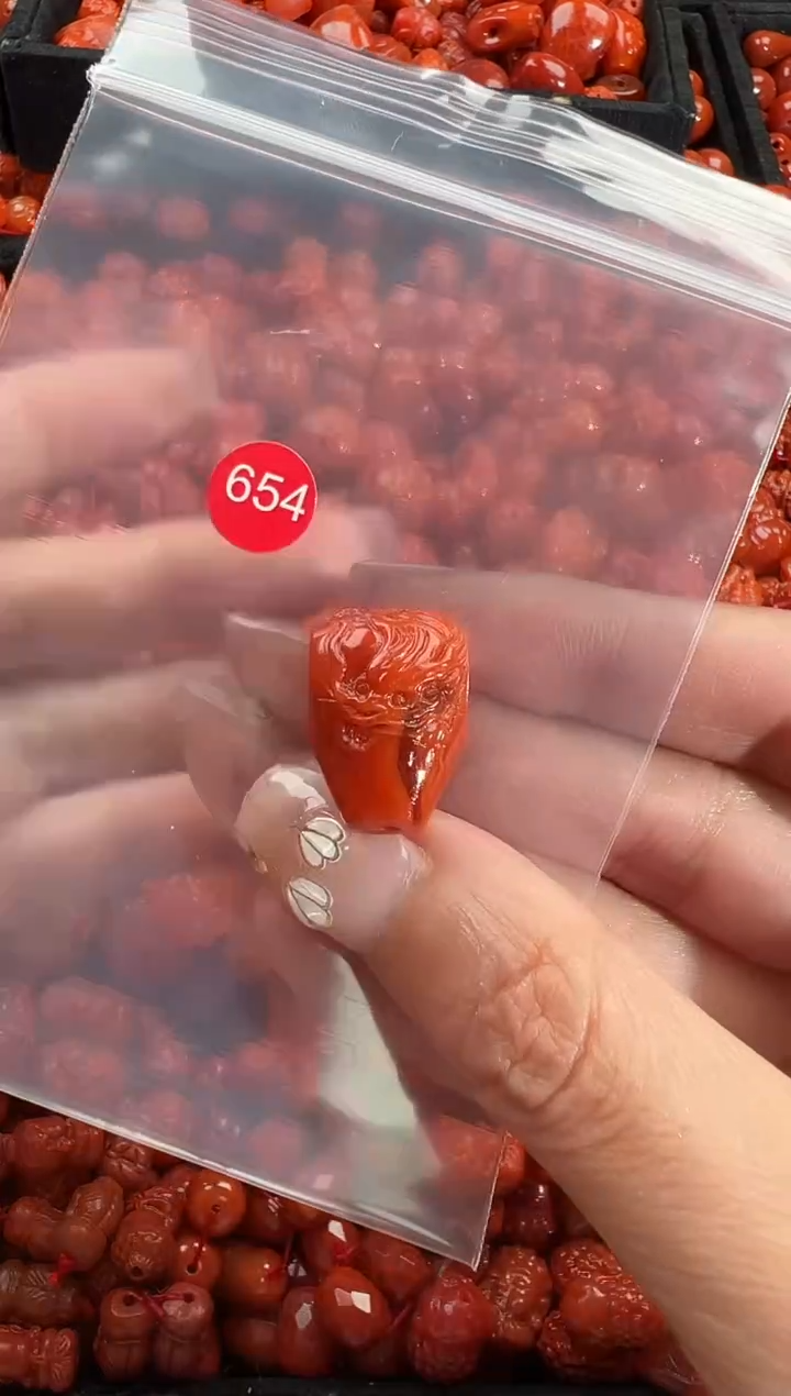 颈饰未镶嵌南红玛瑙1