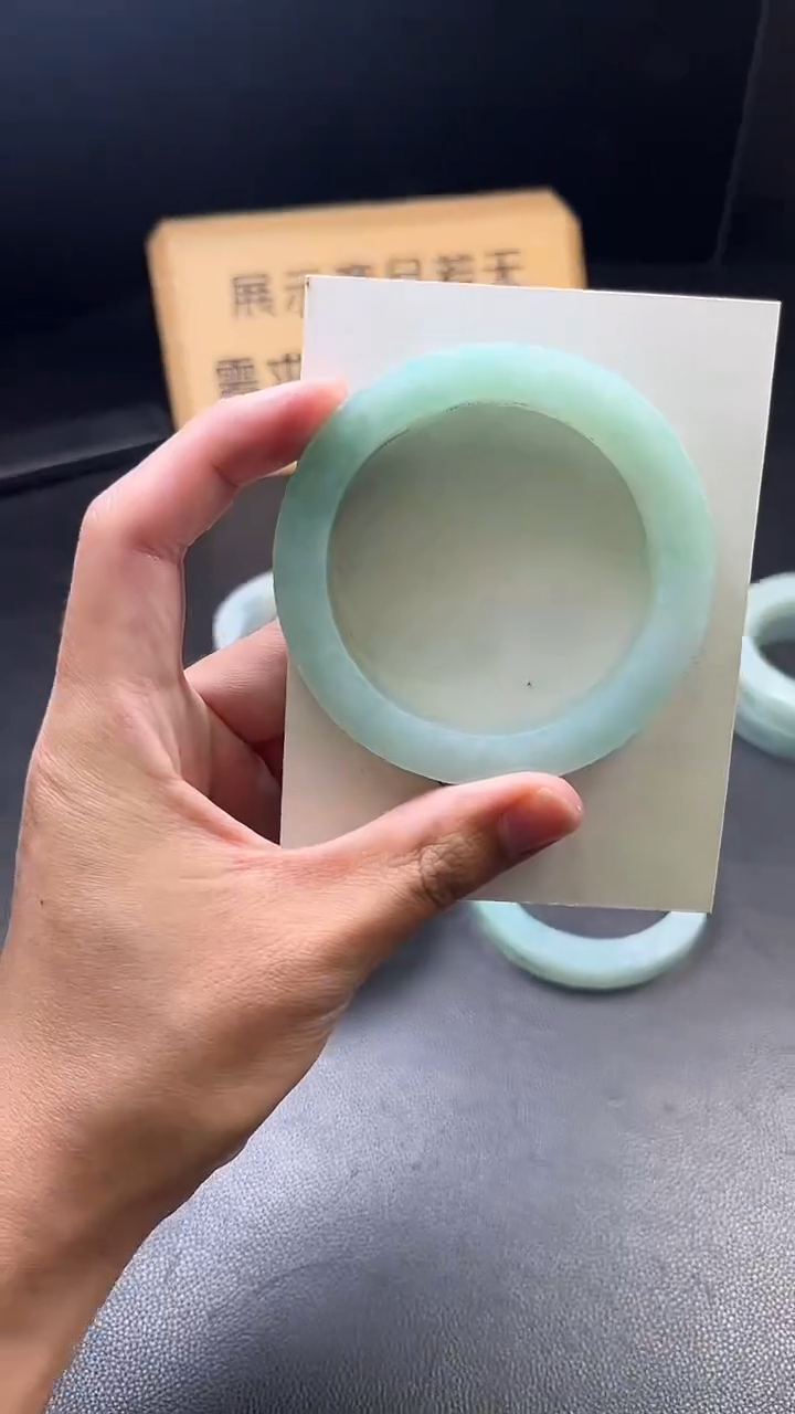 定制翡翠手镯未镶嵌嘉*定制