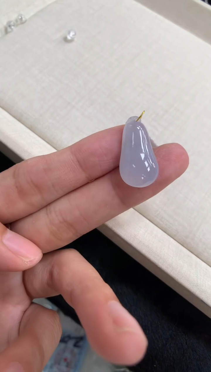 翡翠未镶嵌颈饰福瓜