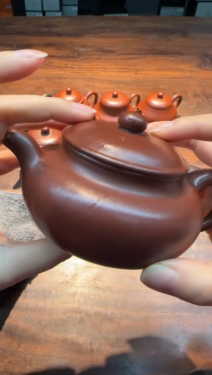 【闪购商品】汤华刚 金砂紫红袍 仿古壶