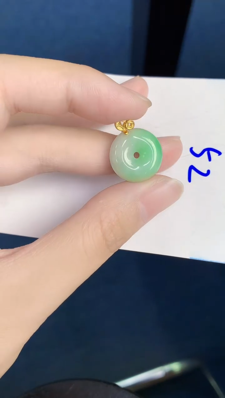 翡翠未镶嵌颈饰天然翡翠缅甸A货