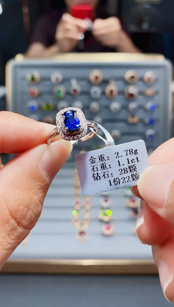 蓝宝石戒指18K金镶嵌1.1..