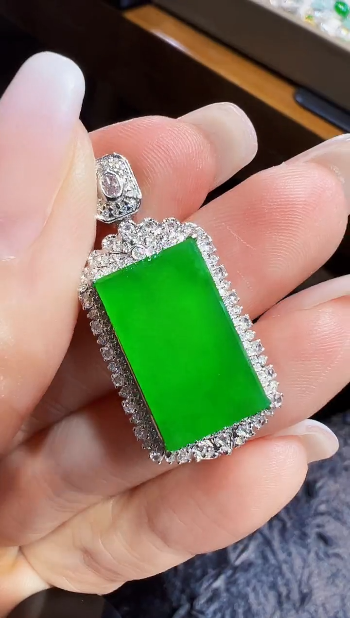 吊坠(不含链)18K金镶嵌翡翠无事牌