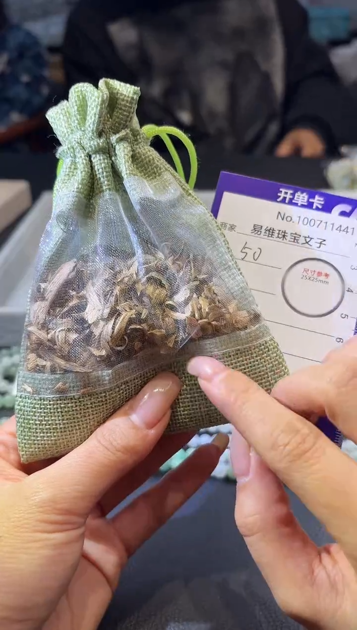 颈饰未镶嵌翡翠100711441随机仅发一件
