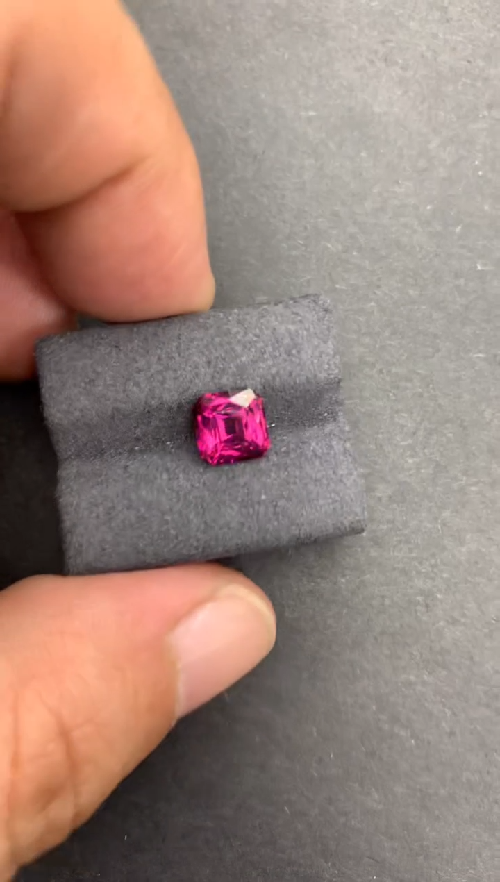 【闪购商品】石榴石裸石未镶嵌2克拉