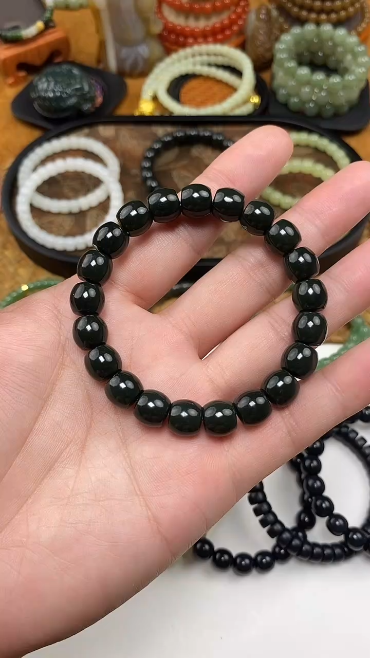 和田玉未镶嵌颈饰塔青特细手串