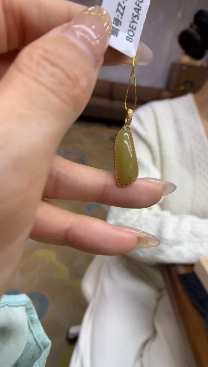 【闪购商品】翡翠颈饰18K金镶嵌随形