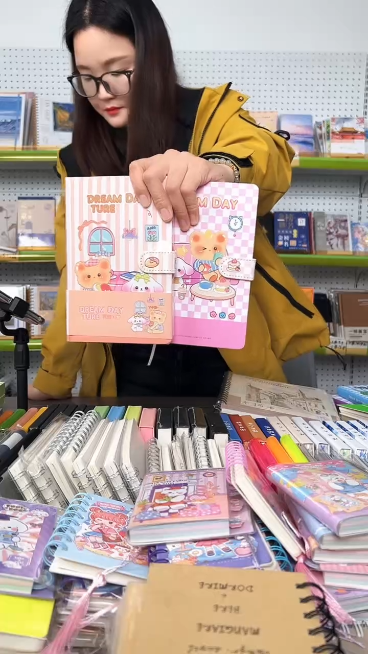 雯***³32K彩页磁扣手账112张-【夏奈日常】橙色和粉色