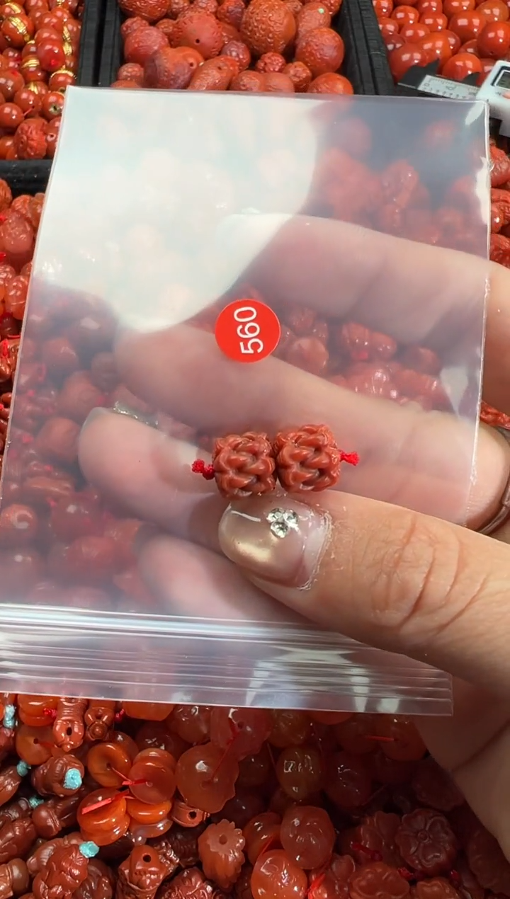 南红玛瑙未镶嵌颈饰1