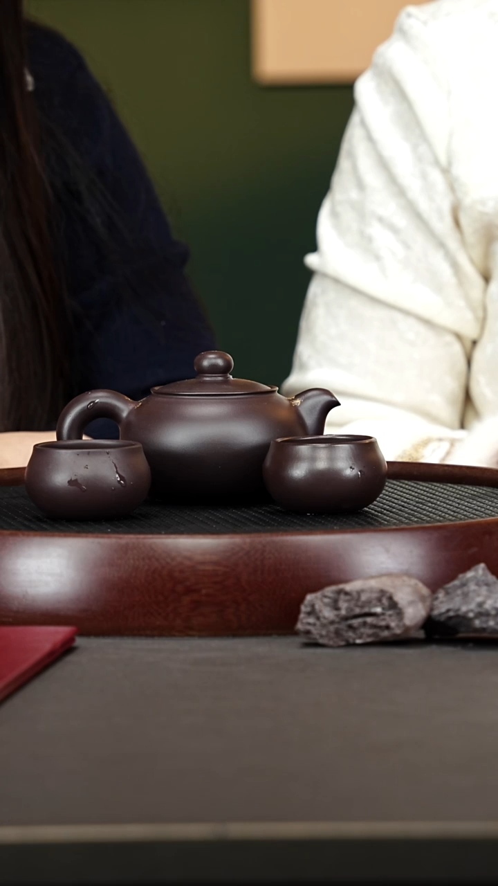 茶壶紫砂13张彩萍  大卡盖芙蓉珠黑墩头260cc