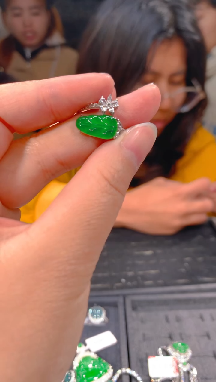 【闪购商品】定制翡翠18K金镶嵌89多样性发货（发其一）